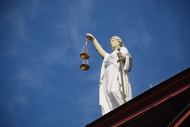 case-law-677940_640 równowaga